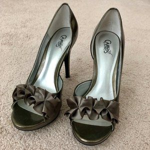Olive Green Ruffle Heels - Carlos - Size 8.5